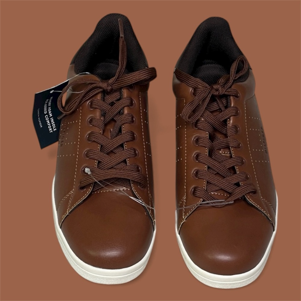 NWT Tommy Hilfiger leather sneakers 10.5